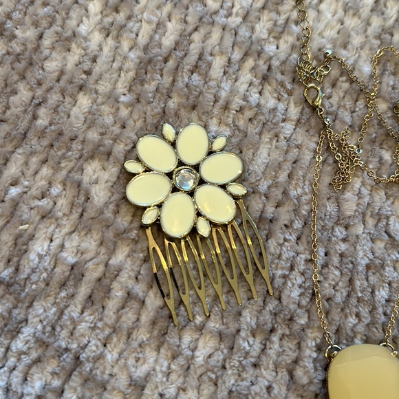 Gold Jewelry Bundle (Necklace, Earrings, Hair Comb) - Picture 3 of 6